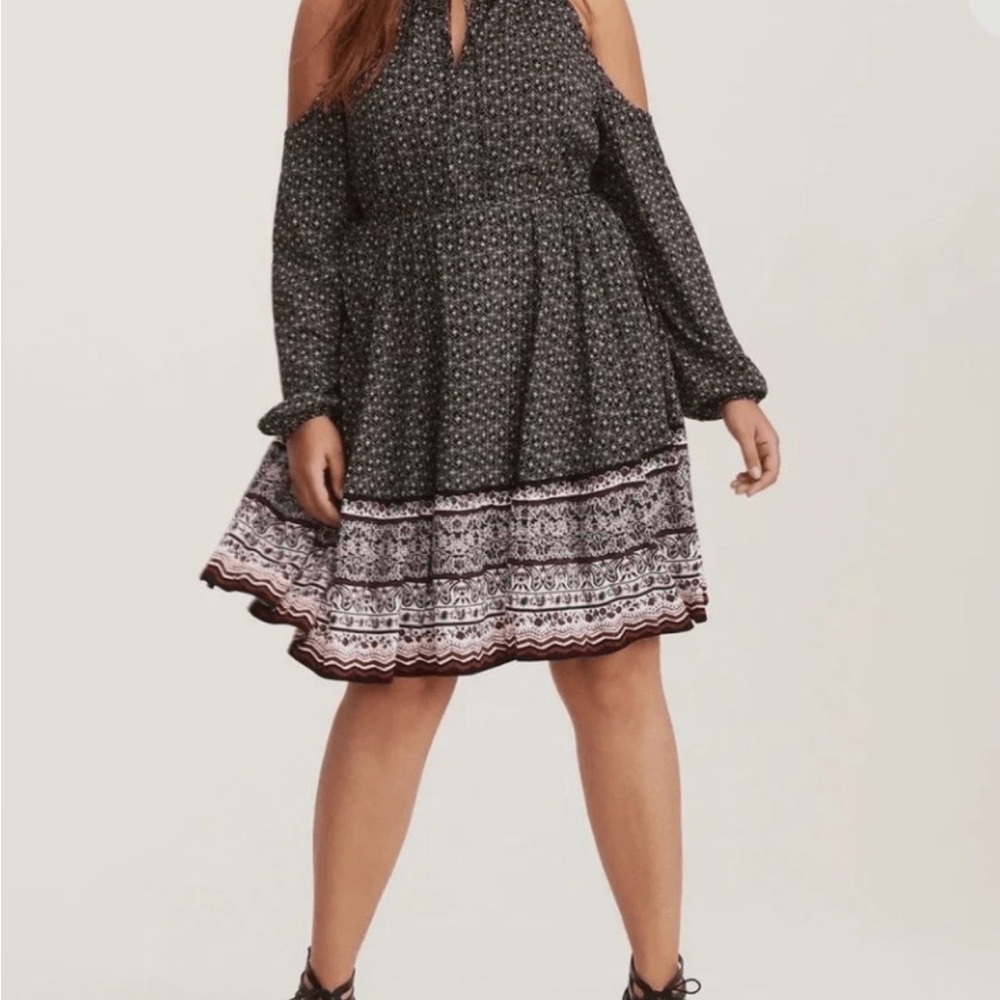 Elegant Black and White Patterned Dress